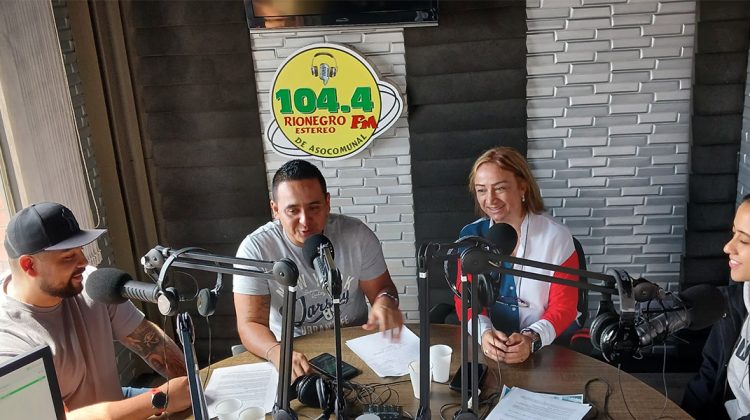 En compañía de nuestras Gerente general visitamos la emisora local Rionegro Estero para contarle a la ciudadanía los logros, avances y nuevos proyectos de nuestra Empresa de Seguridad del Oriente Rionegro SAS.